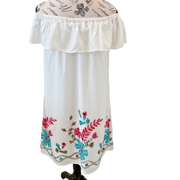 Candalite Boho Off-the Shoulder Embroidered Floral White Rayon Dress; Lined; Med - Picture 3 of 6